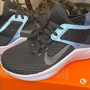 NWOT Nike Air Max Bella Train 2